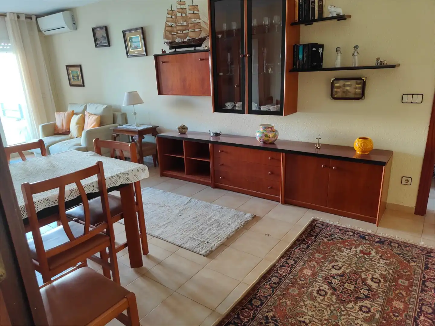 Wohnzimmer von Wohnung zur Miete in Calafell mit Klimaanlage, Privatgarten und Terrasse