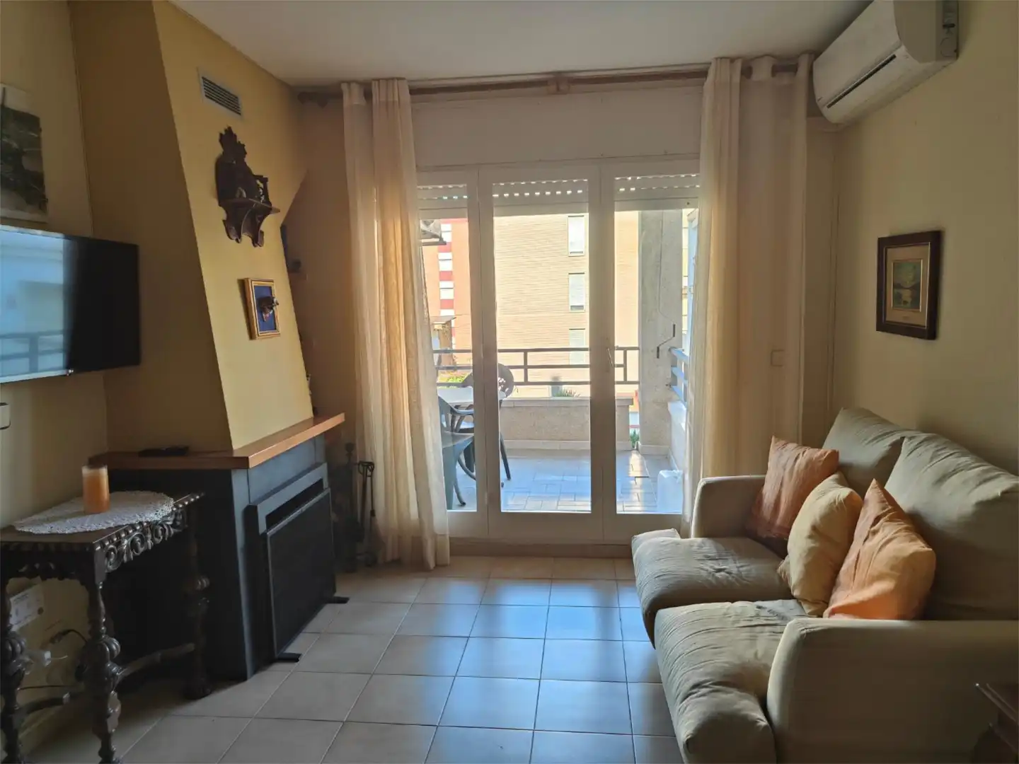 Wohnzimmer von Wohnung zur Miete in Calafell mit Klimaanlage, Privatgarten und Terrasse