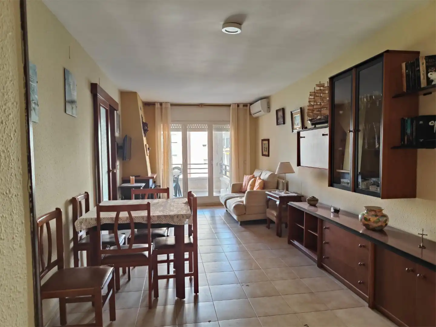 Wohnzimmer von Wohnung zur Miete in Calafell mit Klimaanlage, Privatgarten und Terrasse