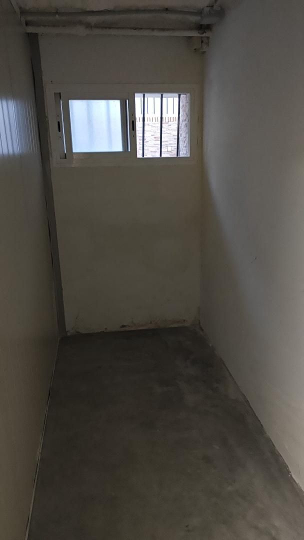 Box room to rent in Tomares