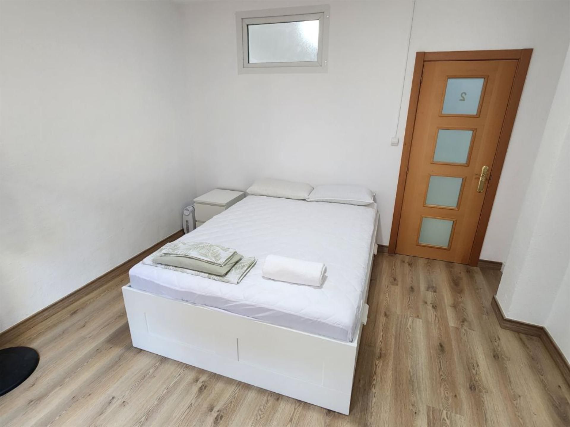 Bedroom of Flat to share in  Zaragoza Capital  with Heating, Parquet flooring and Terrace