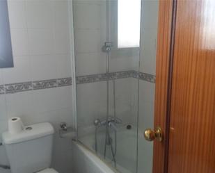 Bathroom of Flat to rent in  Sevilla Capital  with Air Conditioner, Heating and Private garden