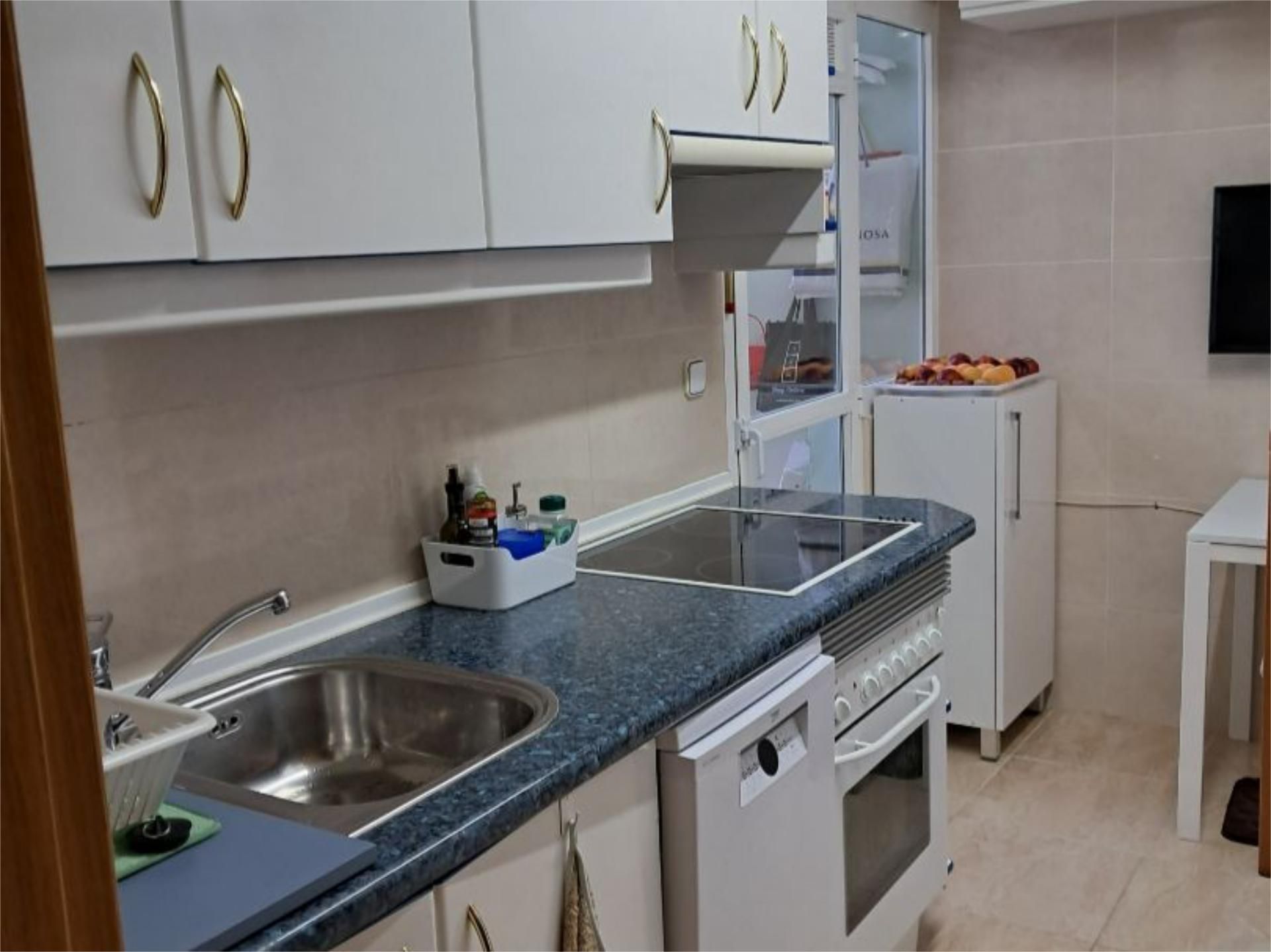 Kitchen of Flat to share in Arganda del Rey  with Air Conditioner, Heating and Private garden