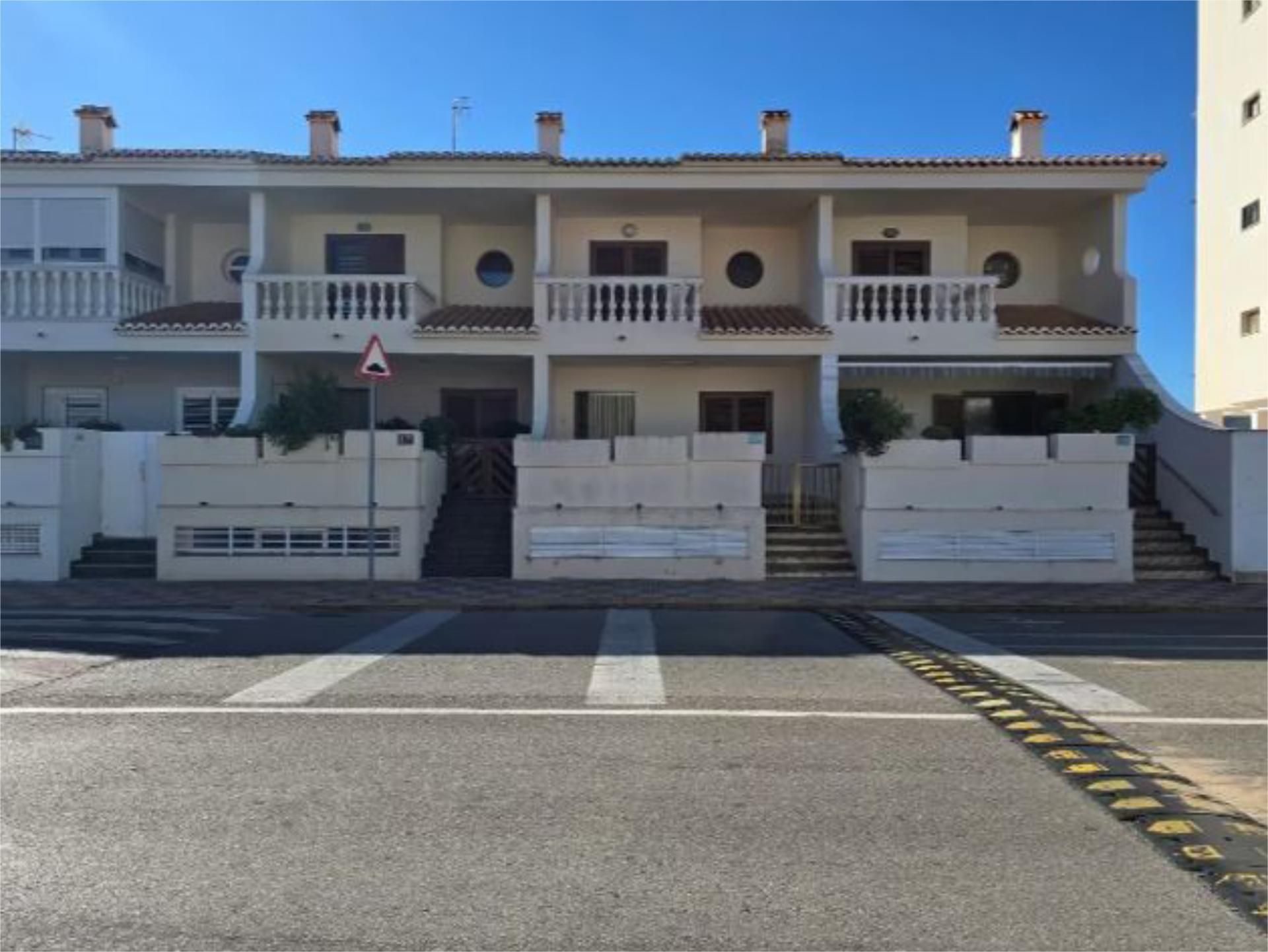 Vista exterior de Pis de lloguer en Tavernes de la Valldigna amb Terrassa, Piscina i Moblat