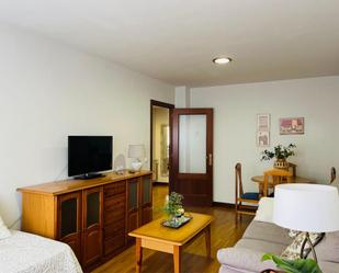 Sala d'estar de Pis de lloguer en Llanes amb Calefacció i Moblat