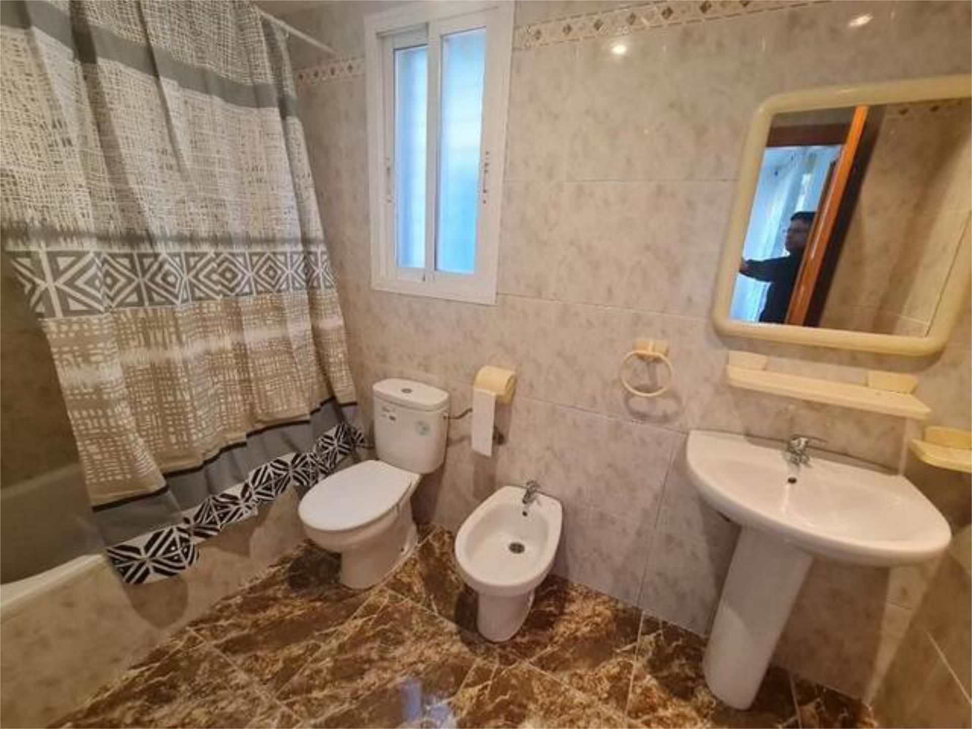 Bathroom of Flat to rent in La Almunia de Doña Godina   with Terrace and Furnished