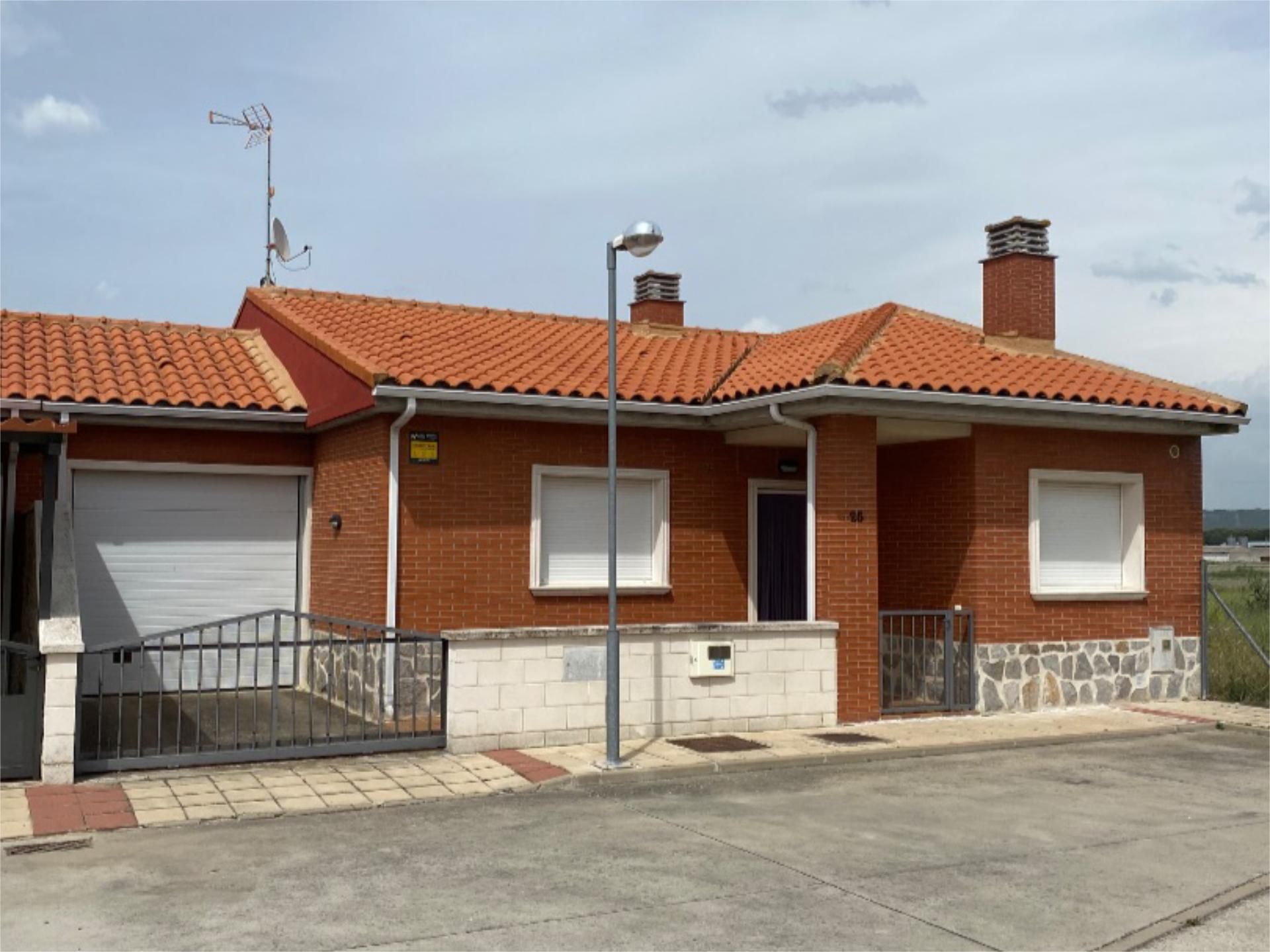 Vista exterior de Casa o xalet en venda en Traspinedo amb Aire condicionat i Terrassa