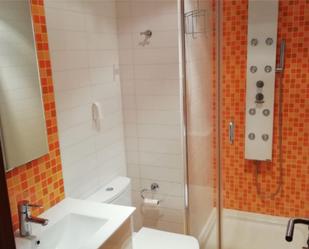Bathroom of Flat to rent in Santiago de Compostela   with Heating, Parquet flooring and Storage room
