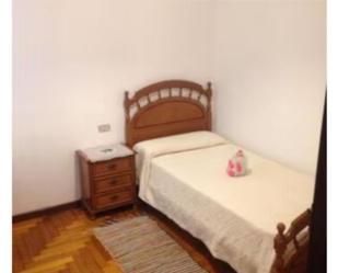 Bedroom of Flat to share in Vigo   with Parquet flooring, Furnished and Video intercom