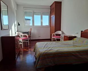 Dormitori de Pis per a compartir en Santiago de Compostela  amb Parquet i Moblat
