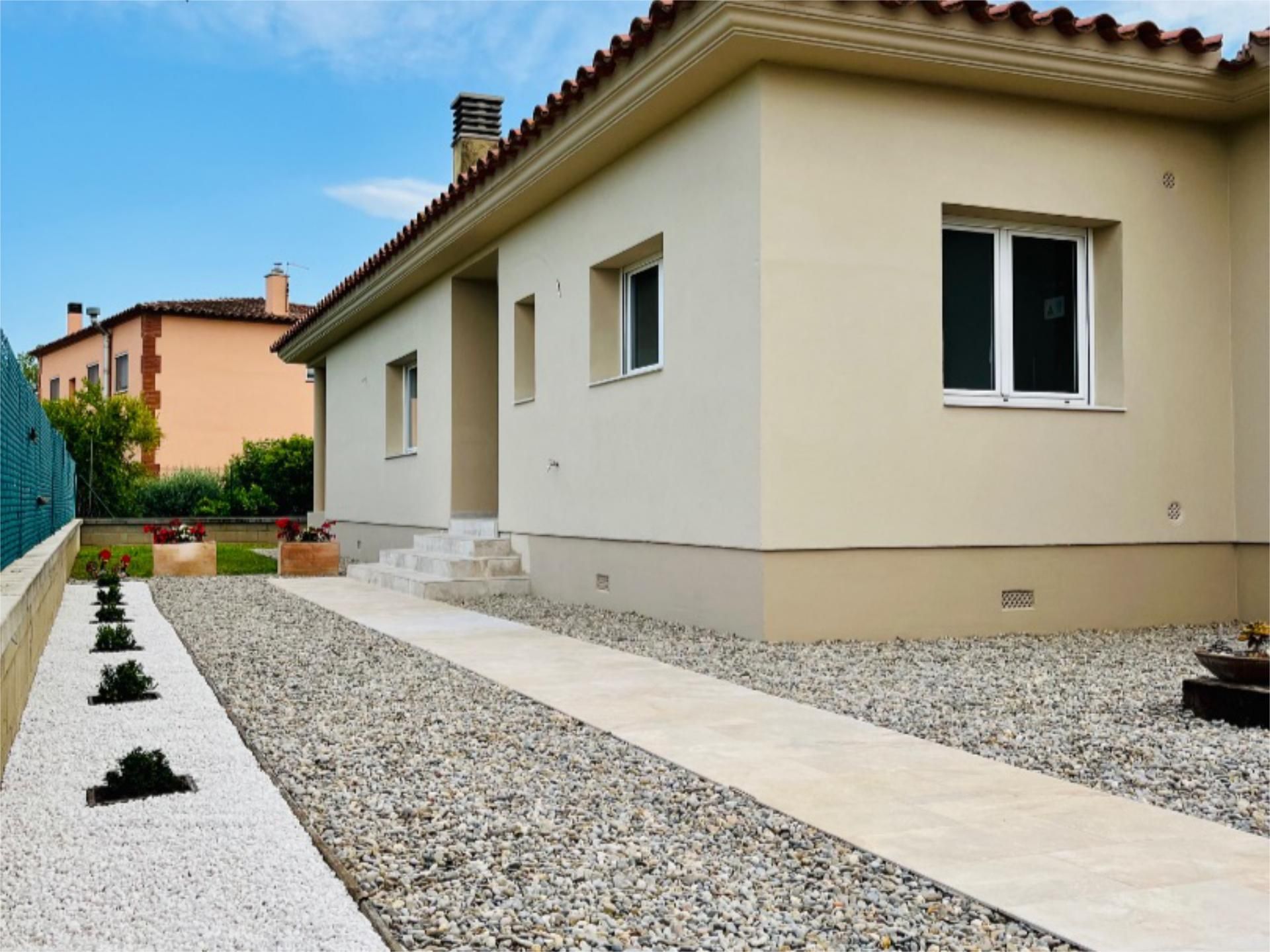 Exterior view of House or chalet for sale in Navata  with Air Conditioner and Terrace