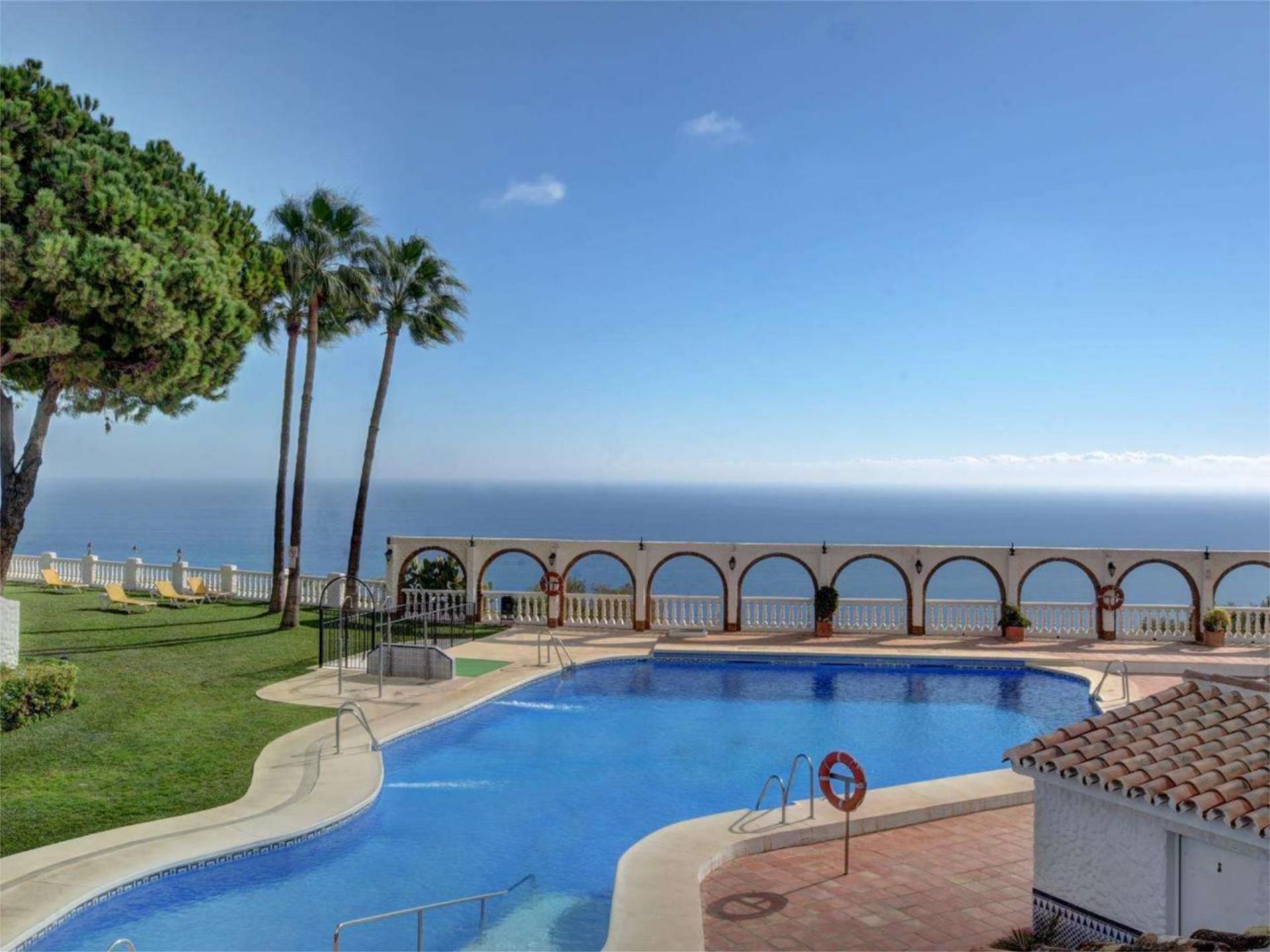 Swimming pool of Flat for sale in Benalmádena  with Air Conditioner, Swimming Pool and Balcony
