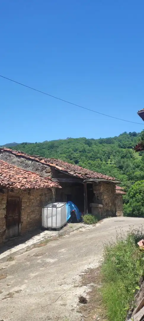 Casa adosada en venda a Arrobio, 49, Caso Vista exterior de Casa adosada en venda en Caso amb Balcó