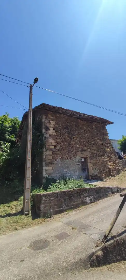 Casa adosada en venda a Arrobio, 49, Caso Vista exterior de Casa adosada en venda en Caso amb Balcó