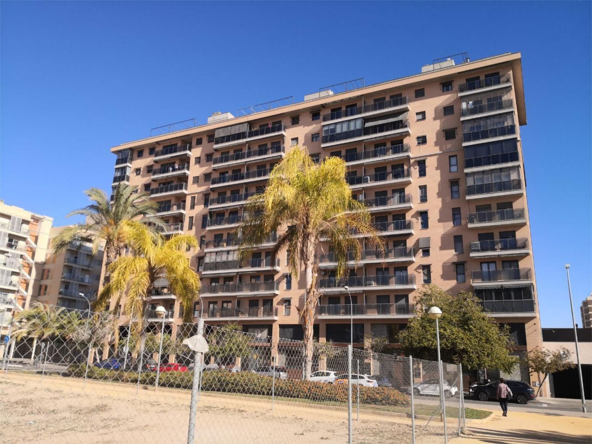 Vista exterior de Pis en venda en Alicante / Alacant amb Aire condicionat, Piscina i Balcó