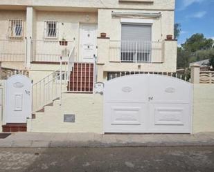 Vista exterior de Casa adosada en venda en La Nucia amb Aire condicionat i Balcó