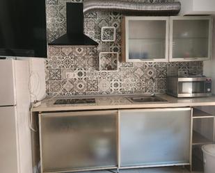 Cuina de Apartament de lloguer en Málaga Capital amb Moblat, Rentadora i Microones