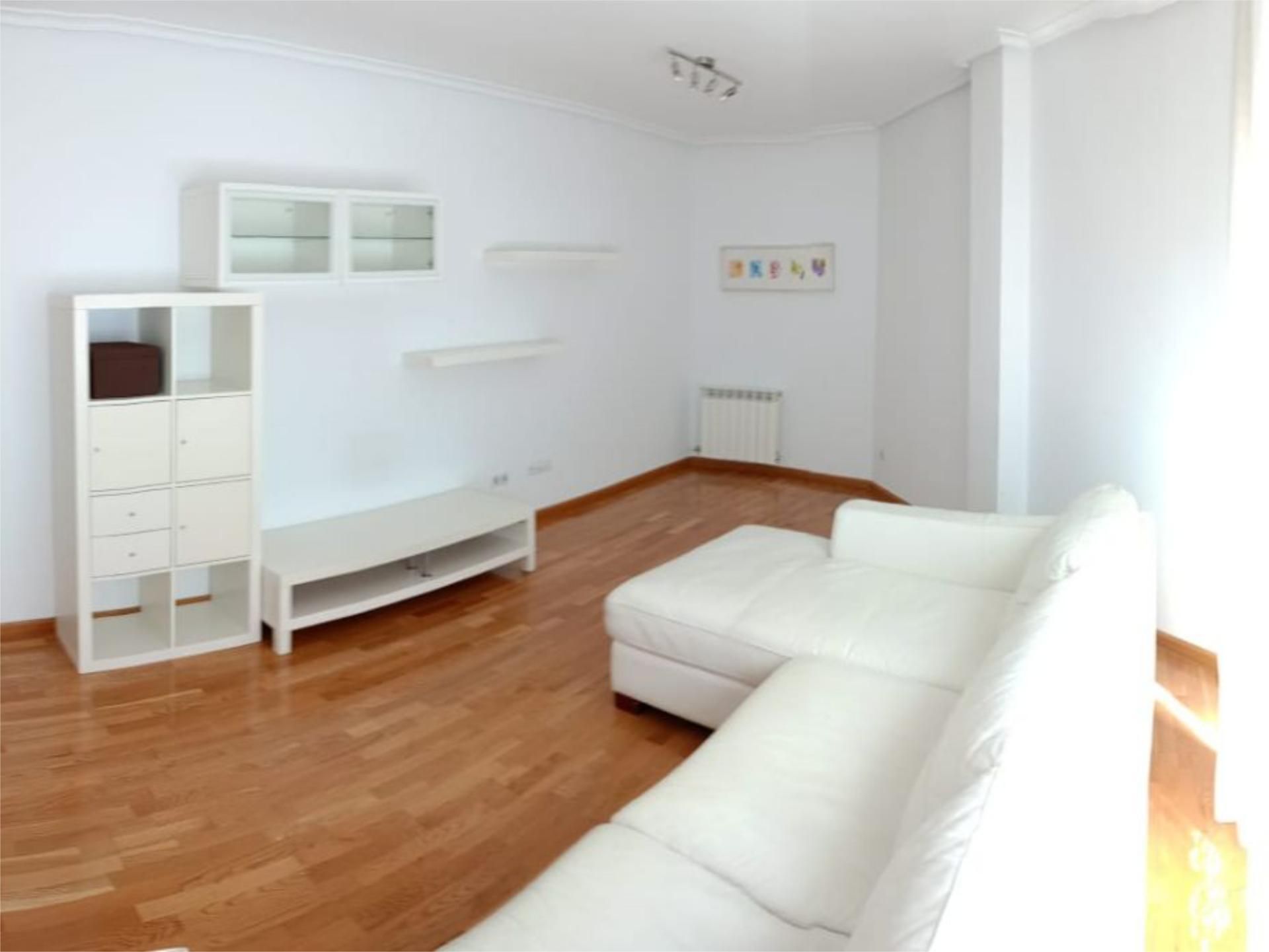 Sala d'estar de Apartament en venda en Lardero amb Balcó