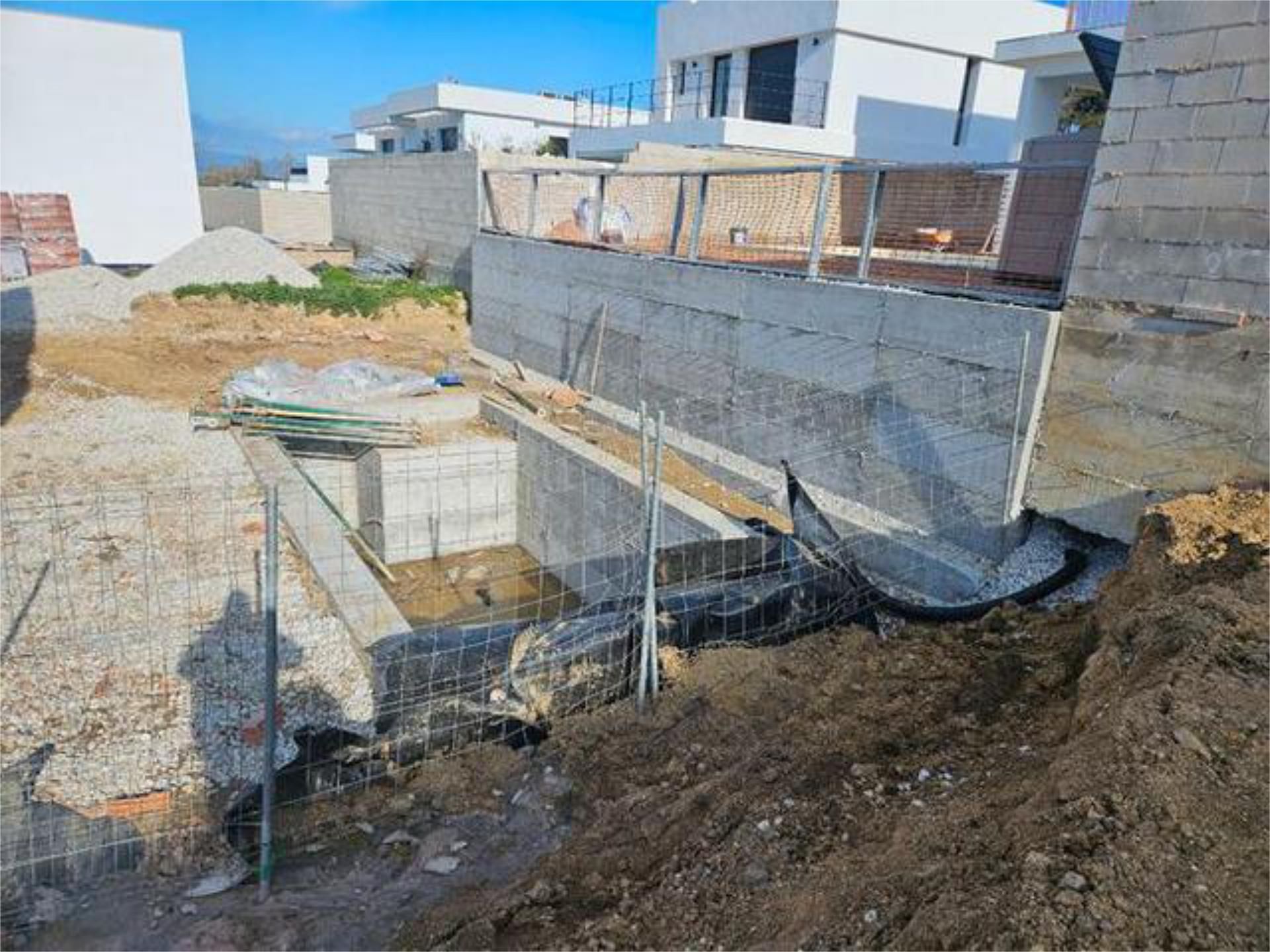 Piscina de Casa adosada en venda en Alhaurín de la Torre amb Jardí privat, Terrassa i Piscina