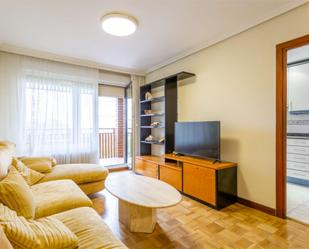 Living room of Flat to share in  Pamplona / Iruña  with Heating, Parquet flooring and Terrace
