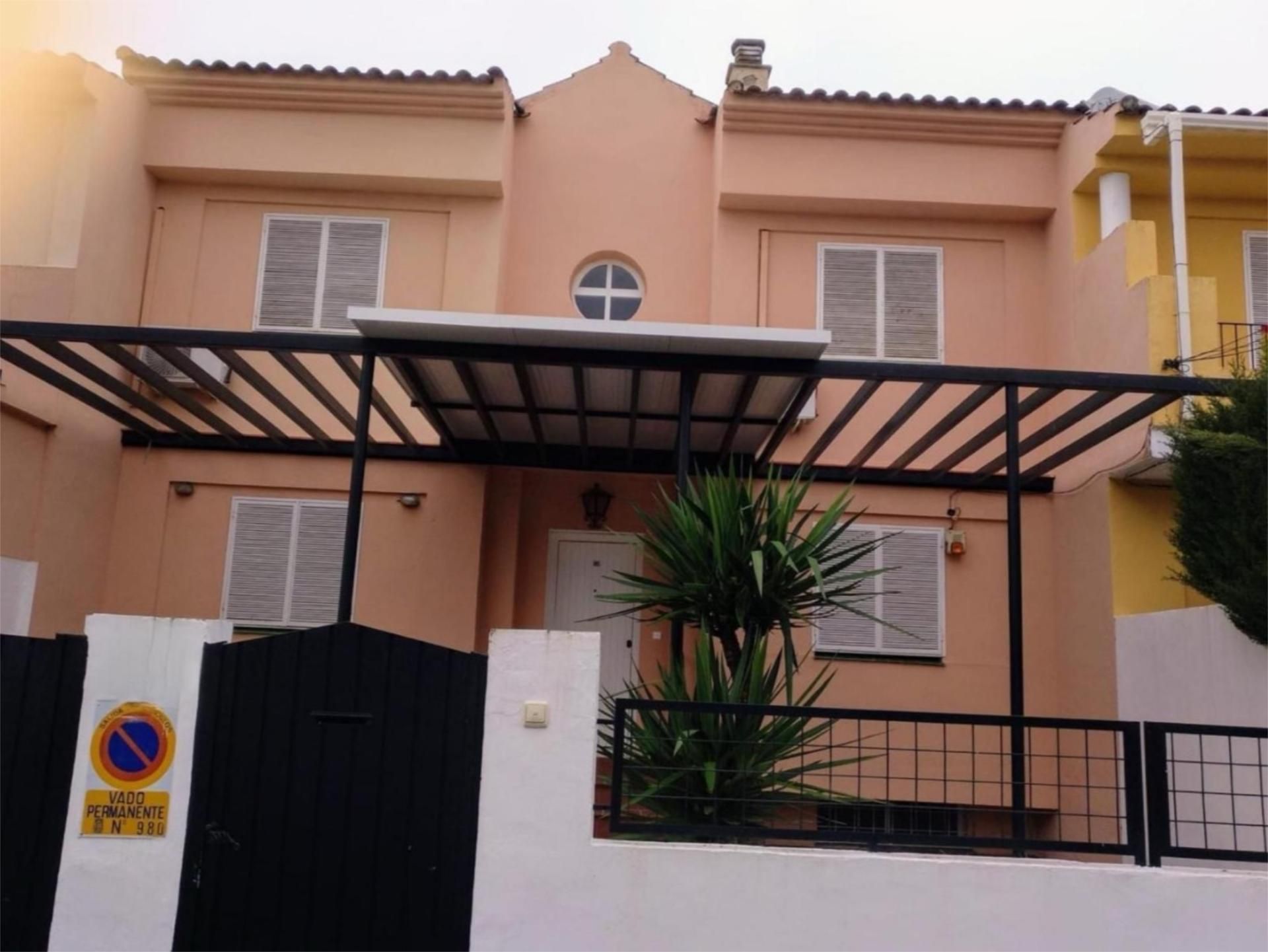 Vista exterior de Casa o xalet en venda en San Juan de Aznalfarache amb Aire condicionat, Calefacció i Jardí privat