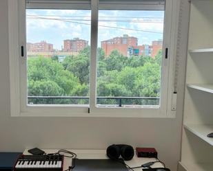 Bedroom of Flat to share in  Madrid Capital  with Parquet flooring, Terrace and Furnished