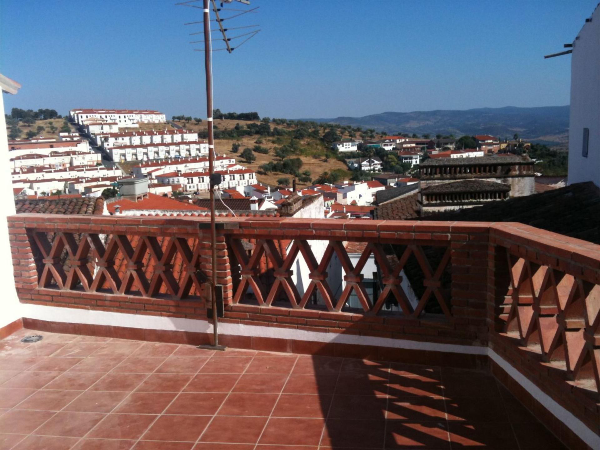 Exterior view of Attic to rent in Jerez de los Caballeros  with Air Conditioner, Terrace and Furnished