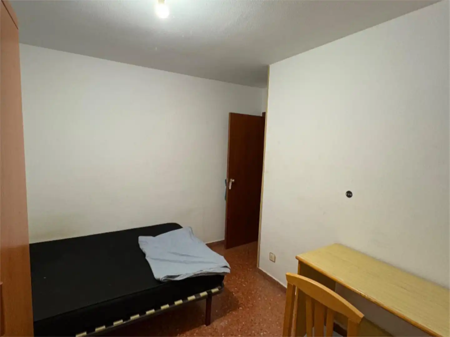 Bedroom of Flat for share in Zaragoza  with Heating, Furnished and Balcony