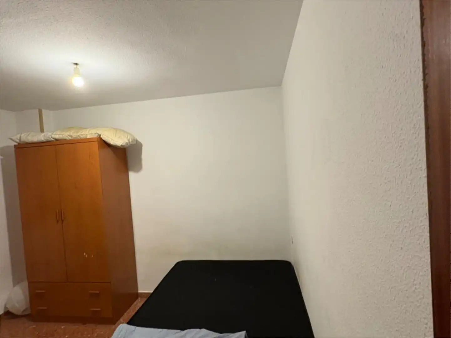 Bedroom of Flat for share in Zaragoza  with Heating, Furnished and Balcony