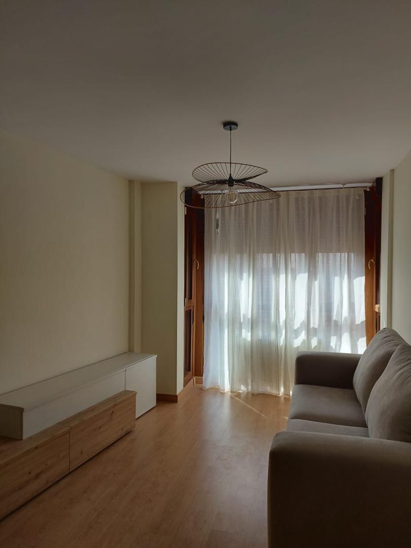 Dormitori de Apartament de lloguer en Aranda de Duero amb Calefacció, Parquet i Moblat