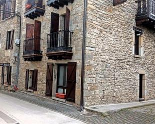 Vista exterior de Pis en venda en Esteribar amb Calefacció, Jardí privat i Parquet