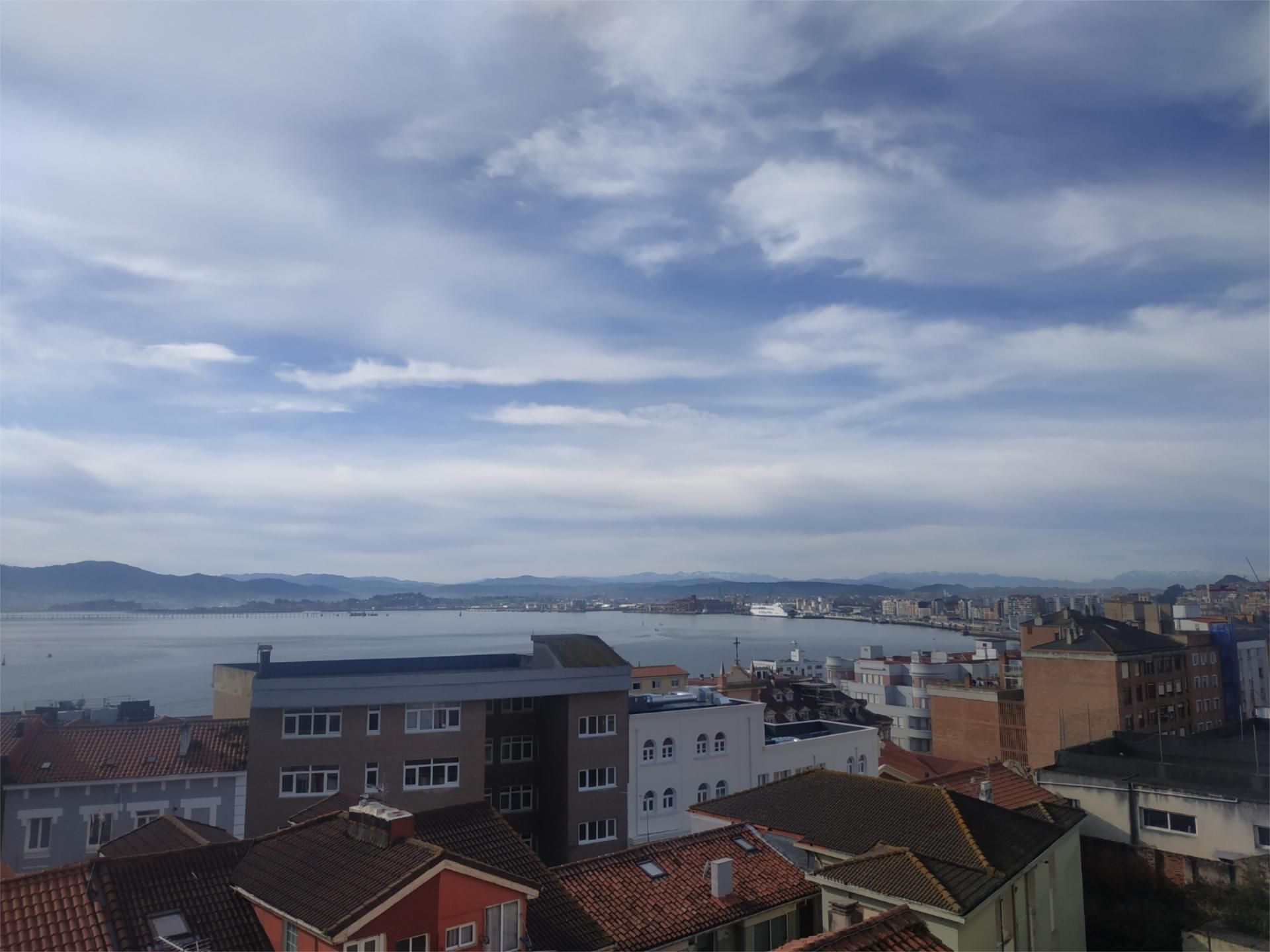 Vista exterior de Apartament de lloguer en Santander amb Calefacció, Parquet i Moblat
