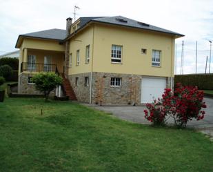 Vista exterior de Casa o xalet per a compartir en A Coruña Capital  amb Calefacció, Jardí privat i Traster