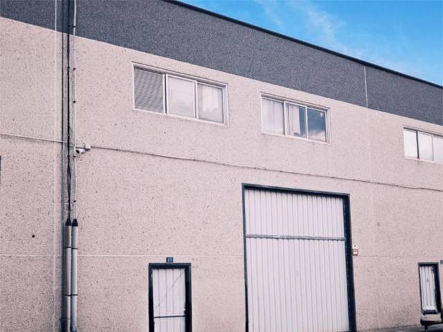 Local comercial en Alquiler en Calle de las Moreras, 4 en Zona Industrial Borreguno - Camporrosso