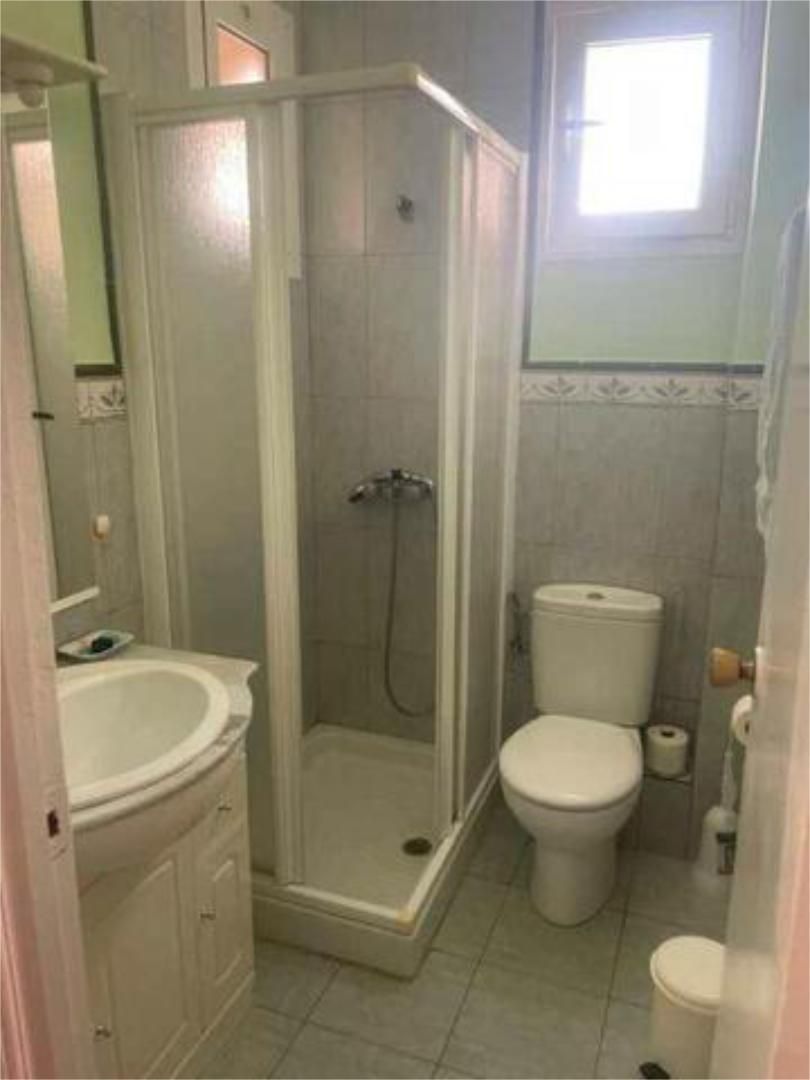 Bathroom of Flat to rent in Lora del Río