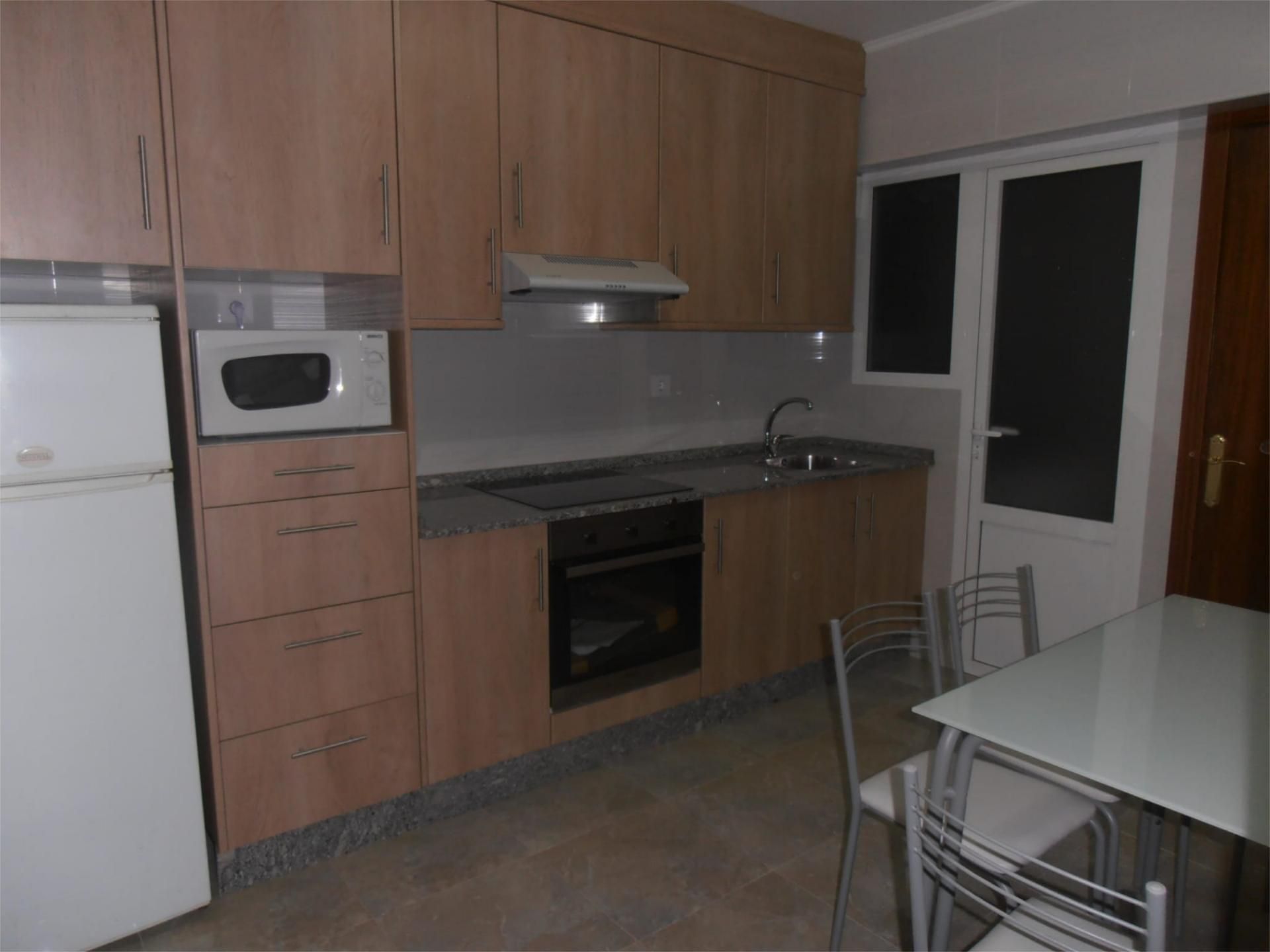 Kitchen of Flat to rent in Ferrol  with Parquet flooring, Furnished and Oven