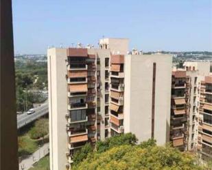 Exterior view of Flat for sale in  Sevilla Capital  with Private garden, Terrace and Storage room