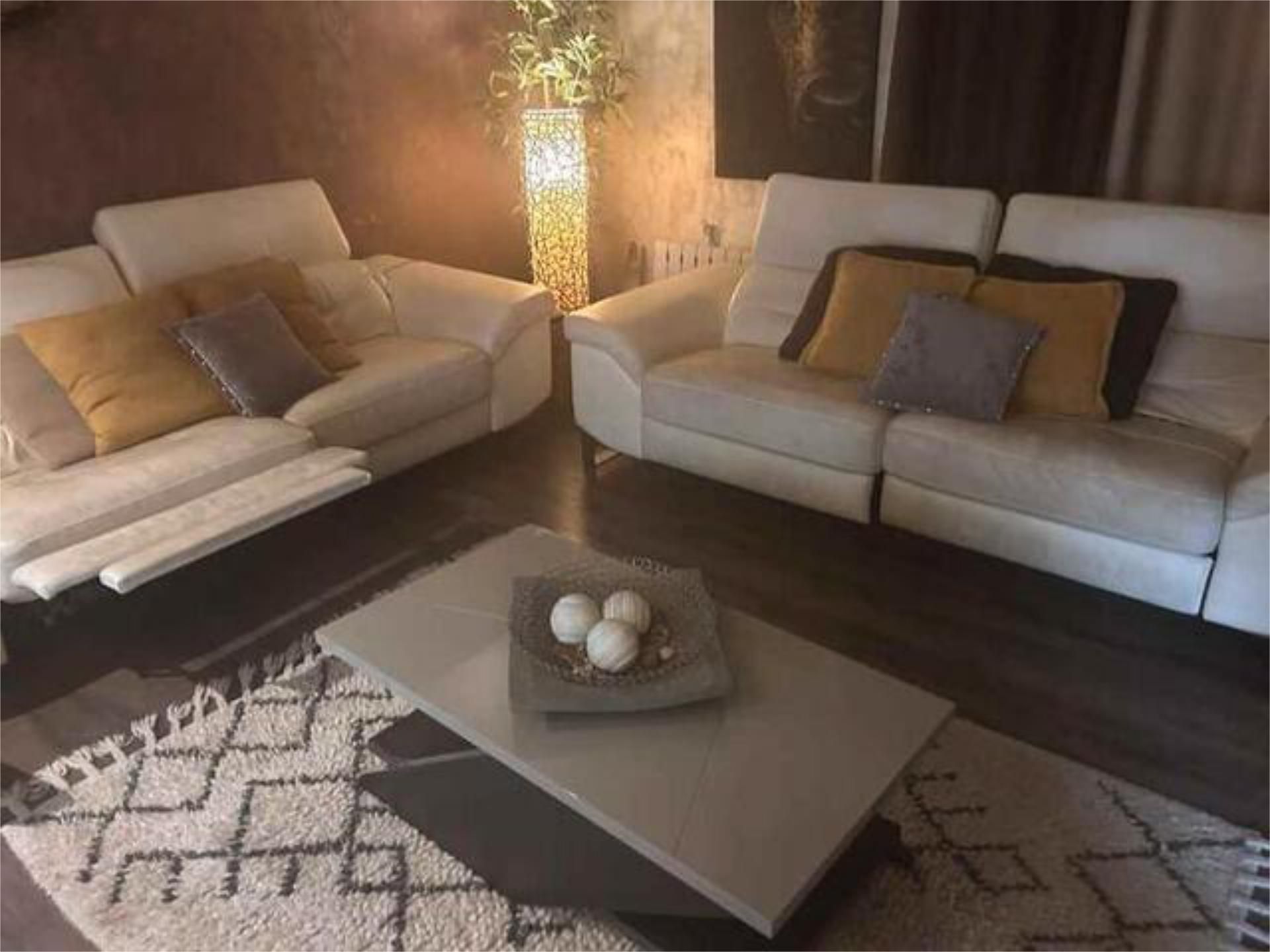 Sala d'estar de Casa adosada en venda en Polanco amb Calefacció, Jardí privat i Terrassa