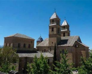 Vista exterior de Estudi de lloguer en Úbeda amb Terrassa i Moblat
