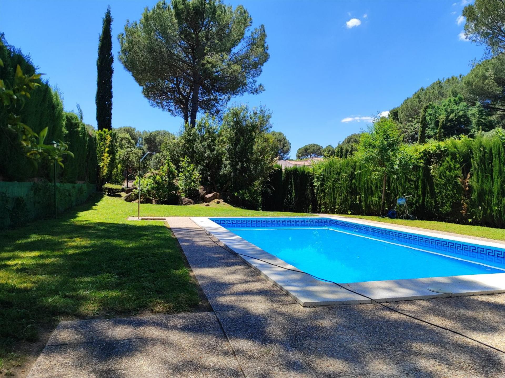 Piscina de Casa o xalet en venda en  Córdoba Capital amb Aire condicionat, Calefacció i Jardí privat