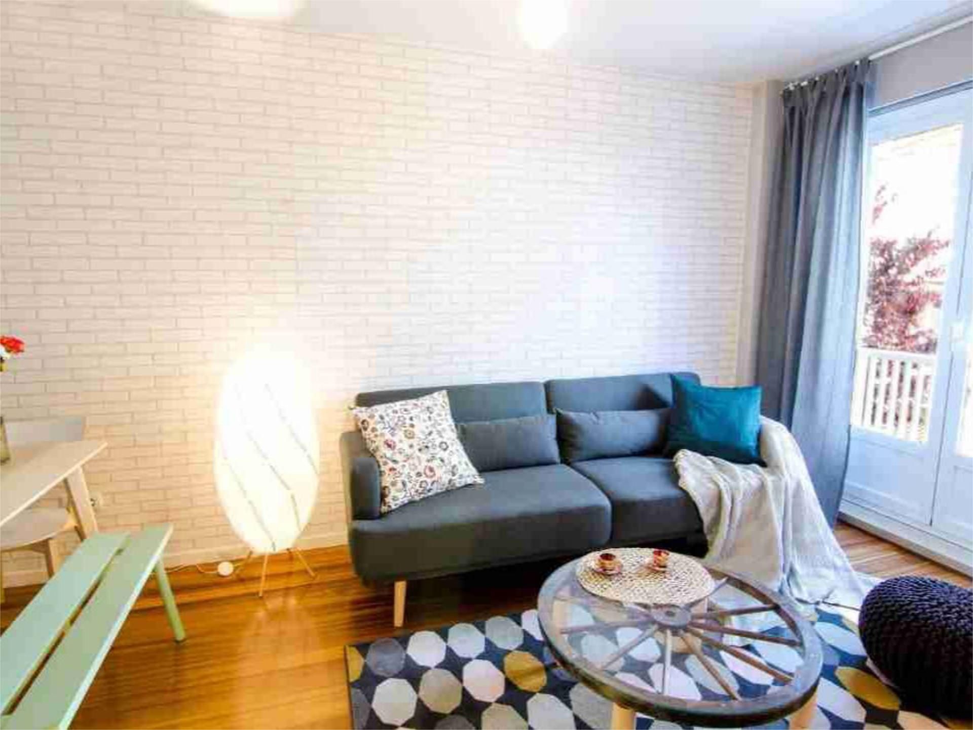 Living room of Flat to rent in Santiago de Compostela   with Heating, Terrace and Furnished