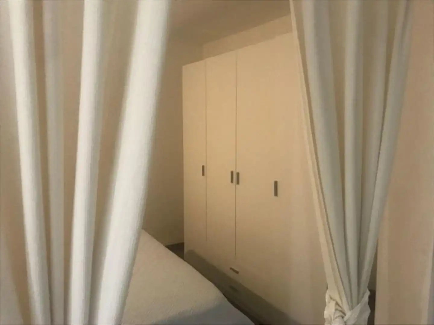 Wohnung zum Verkauf in Avinguda de sa Bassa, Cala Blanca Schlafzimmer von Wohnung zum Verkauf in Ciutadella de Menorca mit Klimaanlage, Heizung und Privatgarten