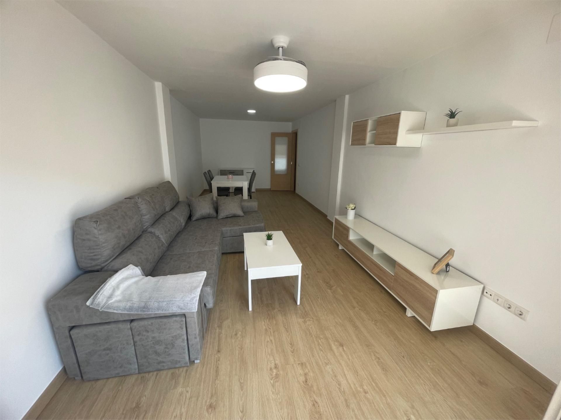 Sala d'estar de Pis de lloguer en Bocairent amb Parquet, Terrassa i Moblat