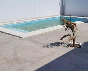 Piscina de Casa o xalet de lloguer en Chiclana de la Frontera amb Aire condicionat, Jardí privat i Piscina