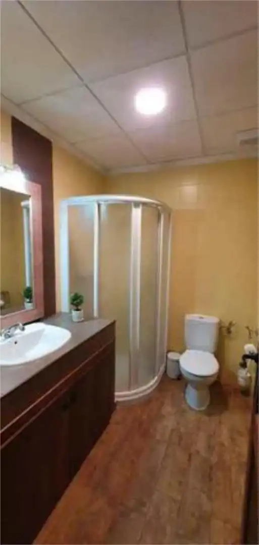 Apartamento en venta en La Puerta de Segura Baño de Apartamento en venta en La Puerta de Segura con Calefacción y Amueblado