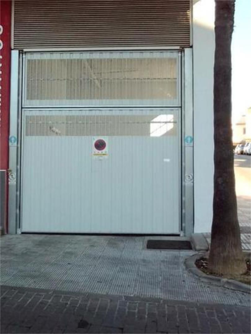 Garage to rent in Tomares