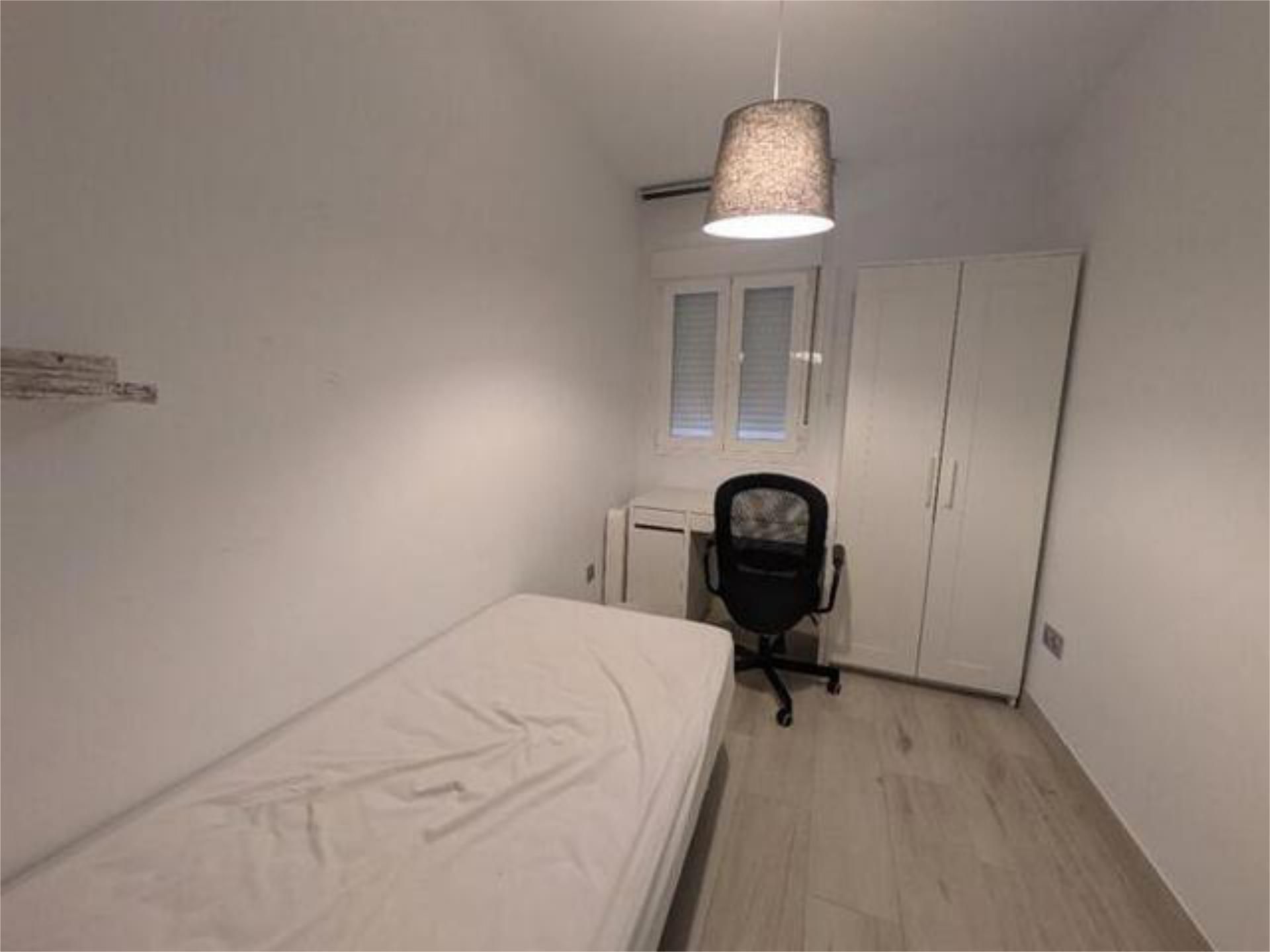 Bedroom of Flat to rent in  Granada Capital  with Heating, Terrace and Furnished