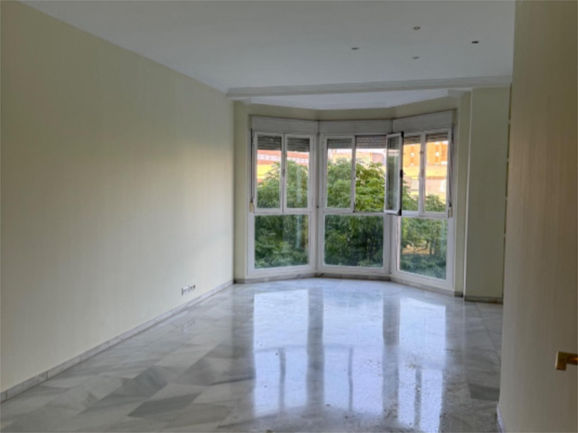 Exterior view of Flat to rent in  Sevilla Capital  with Air Conditioner, Heating and Private garden