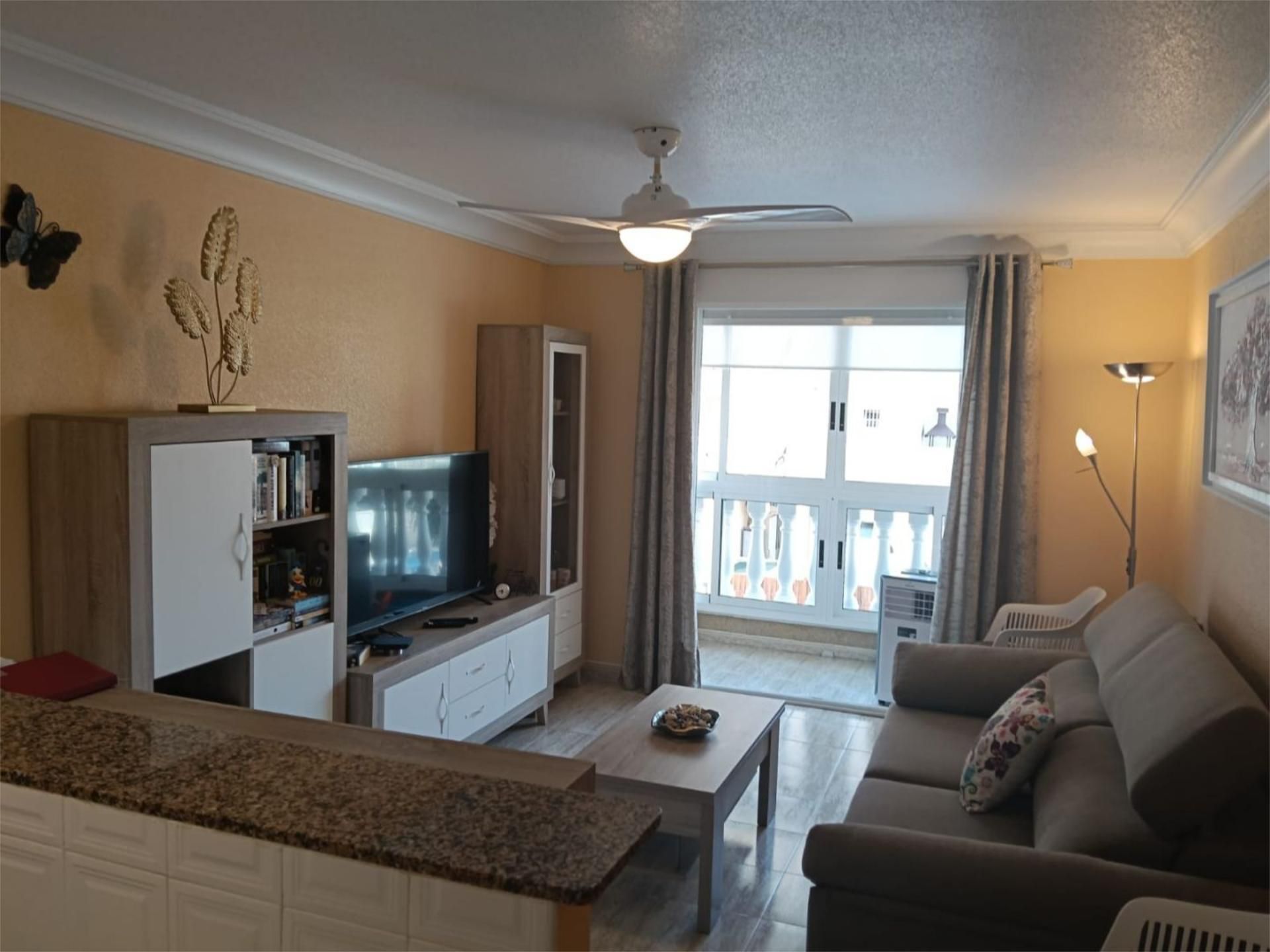 Living room of Flat for sale in Guardamar del Segura  with Air Conditioner, Terrace and Swimming Pool