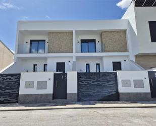 Vista exterior de Casa o xalet en venda en Churriana de la Vega amb Terrassa, Piscina i Balcó